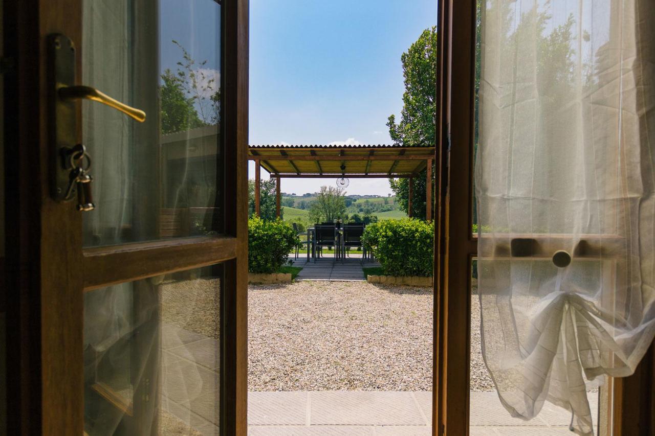 Podere La Vignata Toiano Ngoại thất bức ảnh
